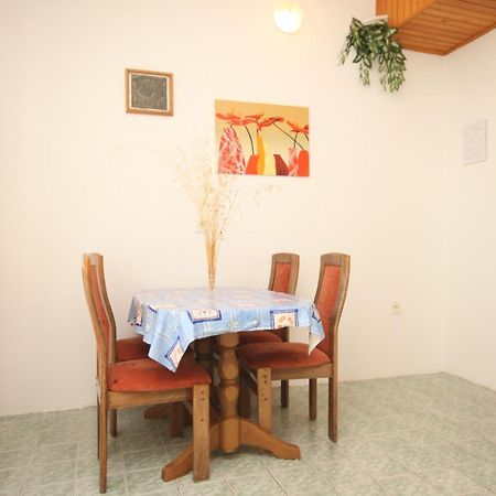 Apartments By The Sea Kali, Ugljan - 8202 Bilik gambar